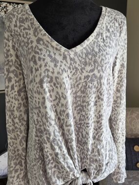 Express Leopard Print V-Neck Long Sleeve Tie-Front Top - Gray/Cream